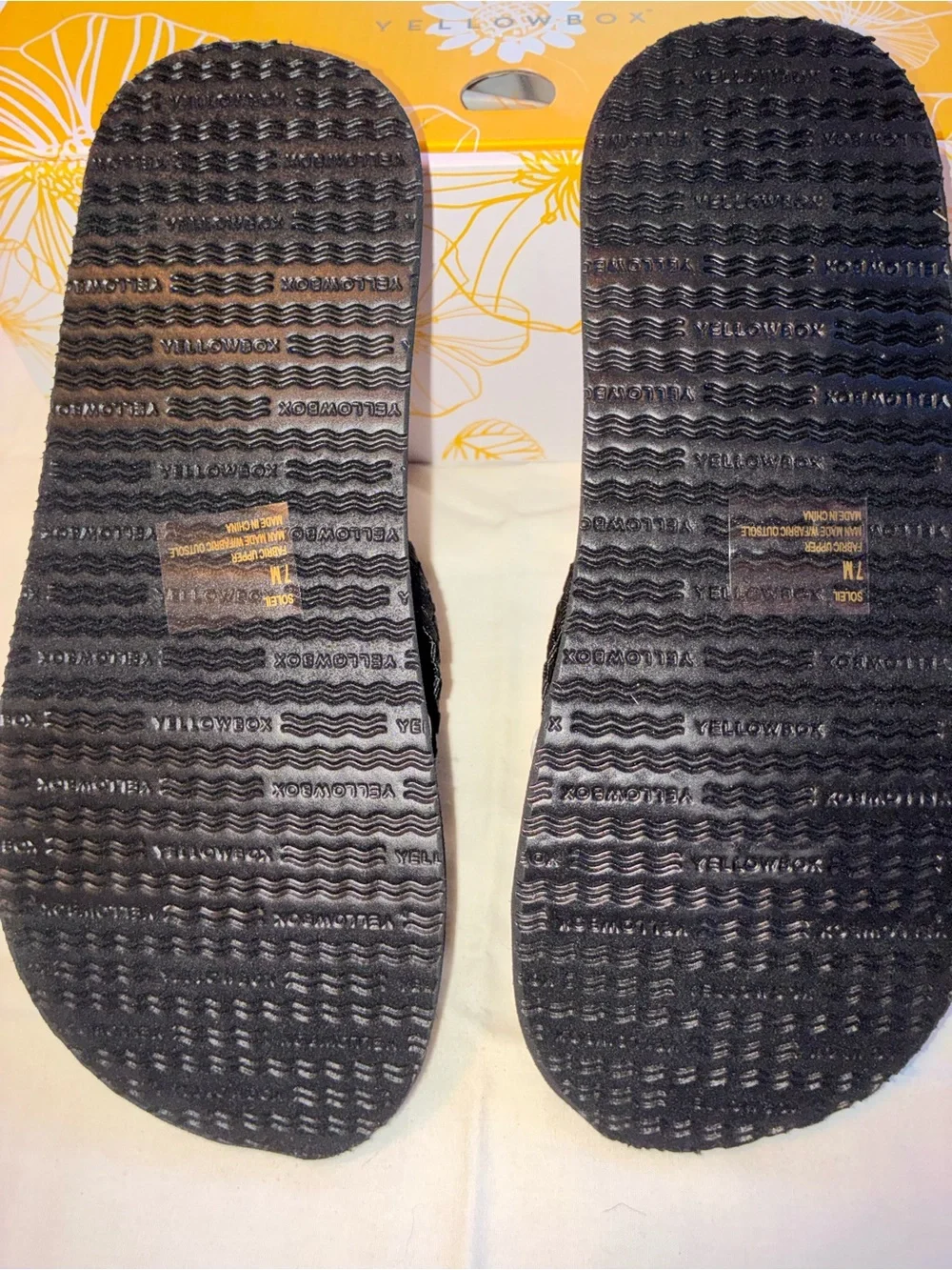 NIB Yellow Box Soleil Black Woven Wedge Flip Flops Sandals Size 7M - Picture 3 of 4